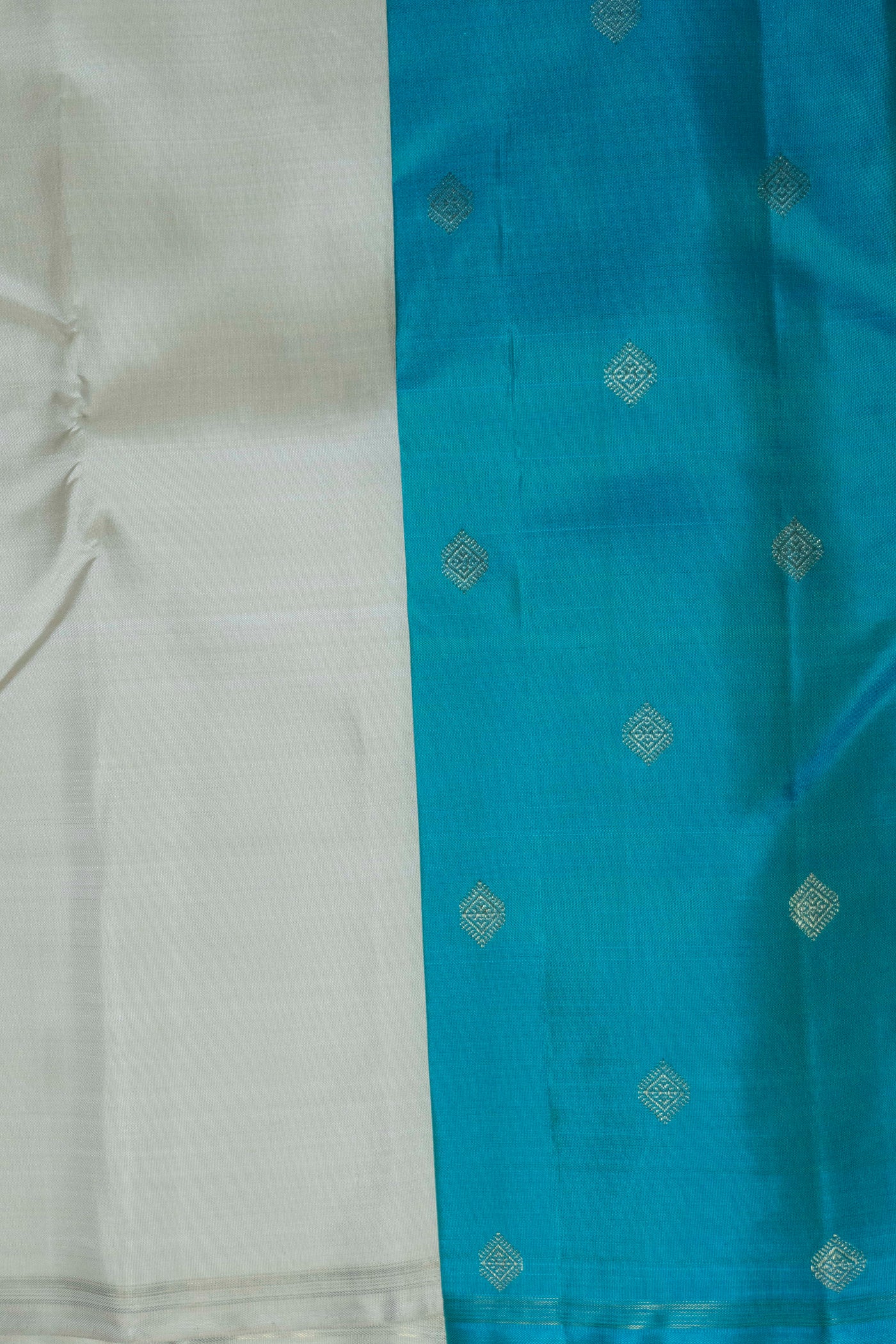 Pleasant Cream with Double Colored Pallu Kanchipuram Silk saree