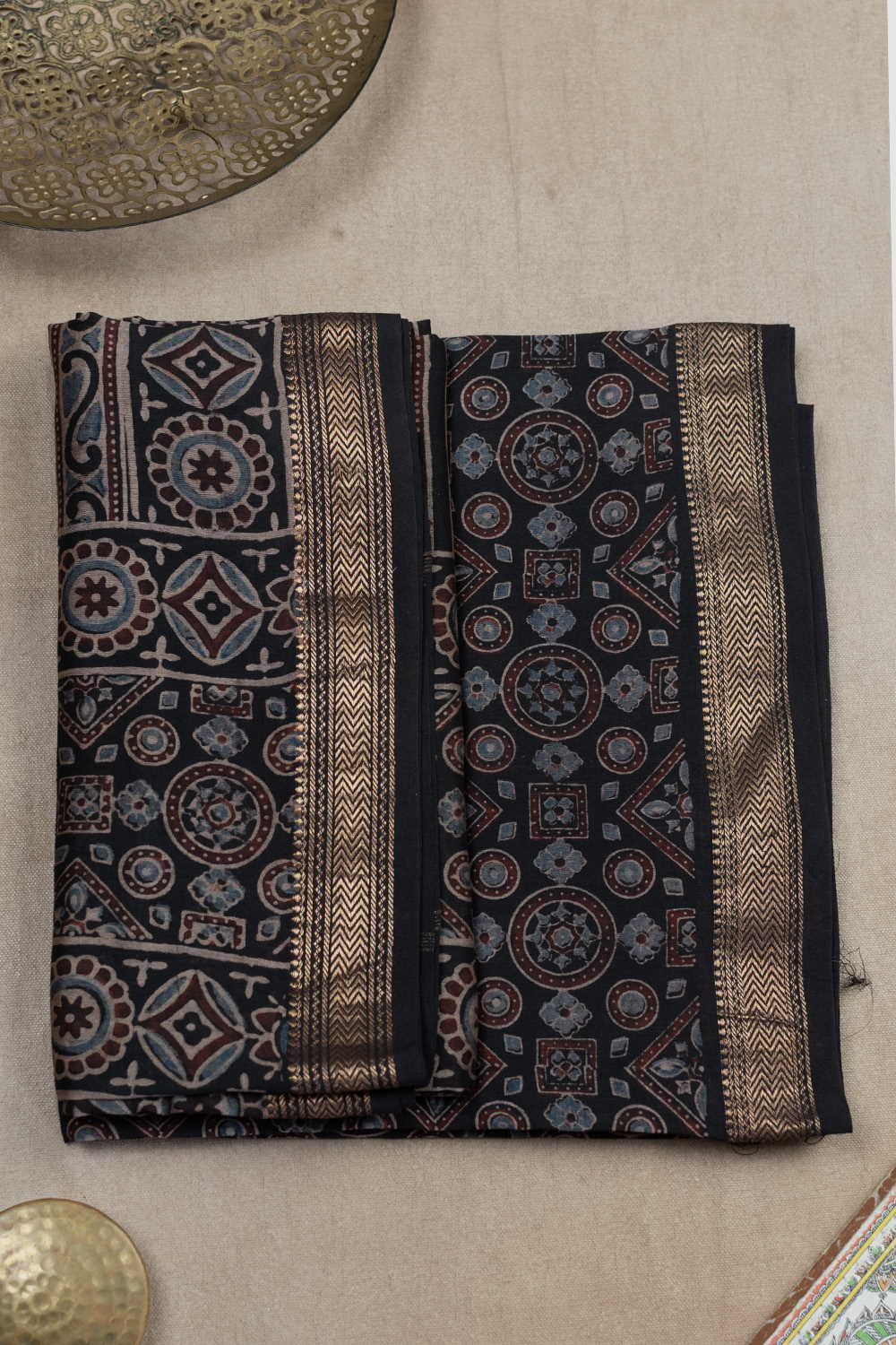 Ajrak Suits-Matkatus 