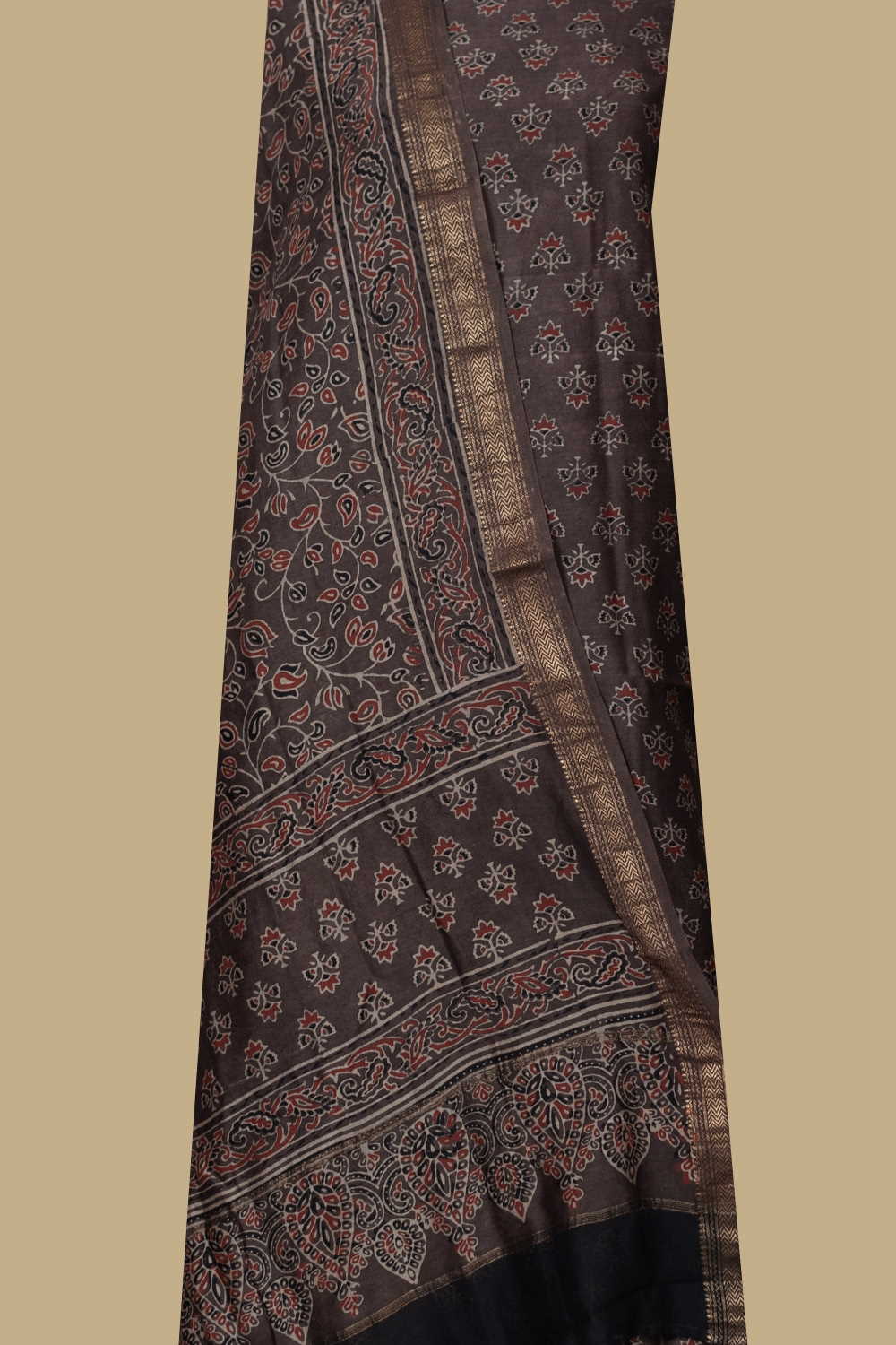 Ajrak Suits-Matkatus 