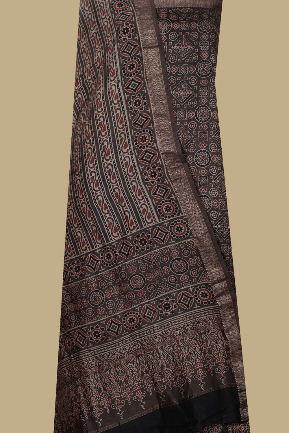 Ajrak Suits-Matkatus 