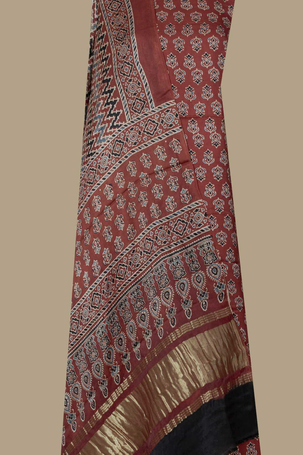 Ajrak Suits-Matkatus 