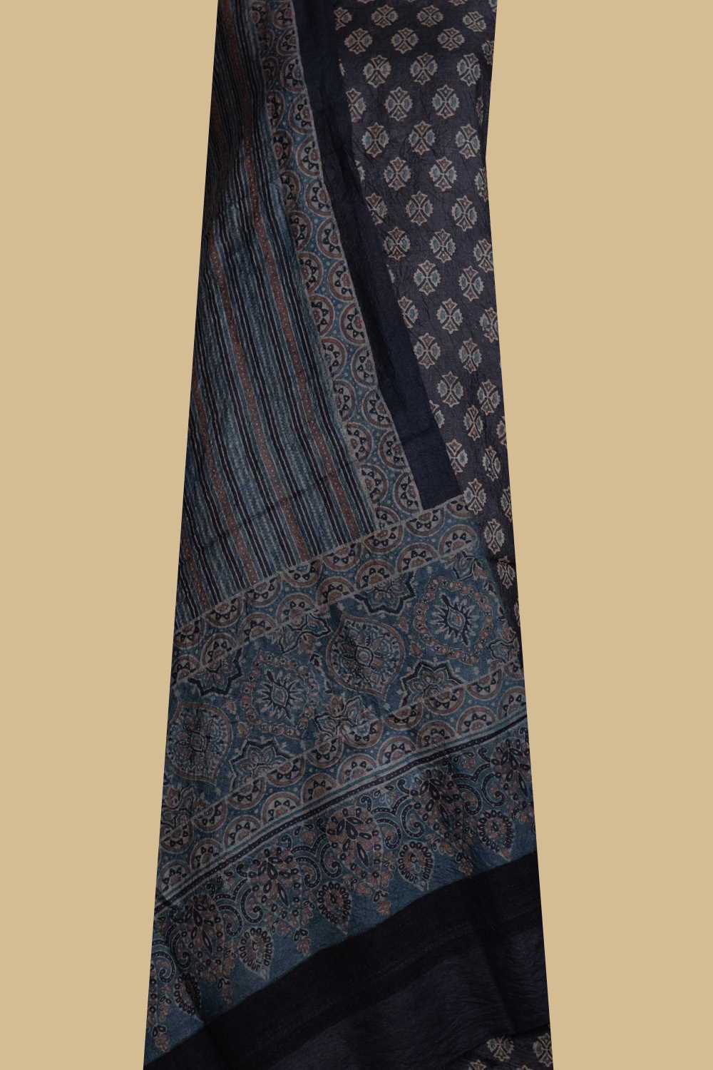 Ajrak Suits-Matkatus