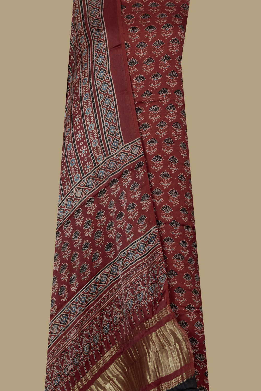 Ajrak Suits-Matkatus 