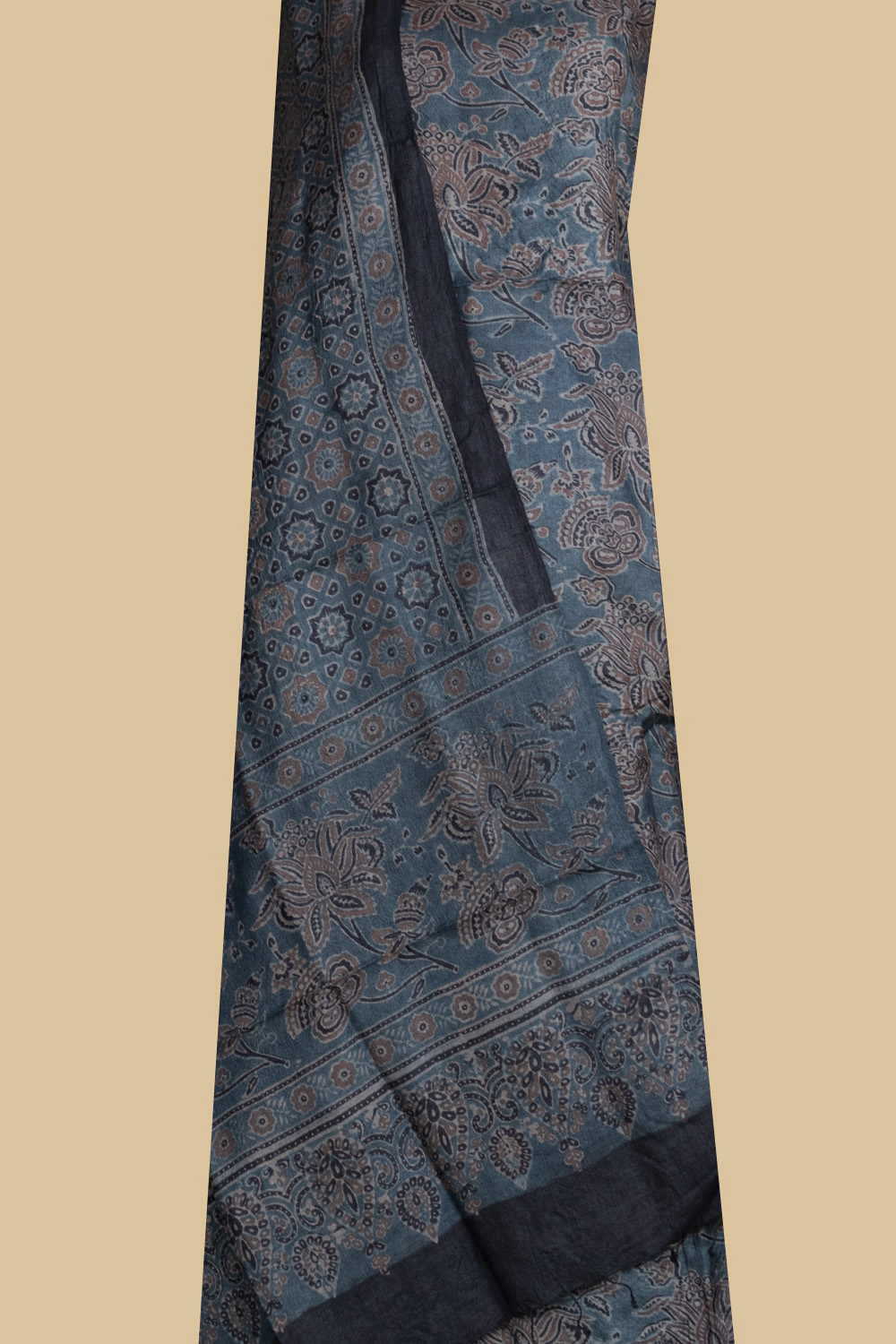 Ajrak Suits-Matkatus