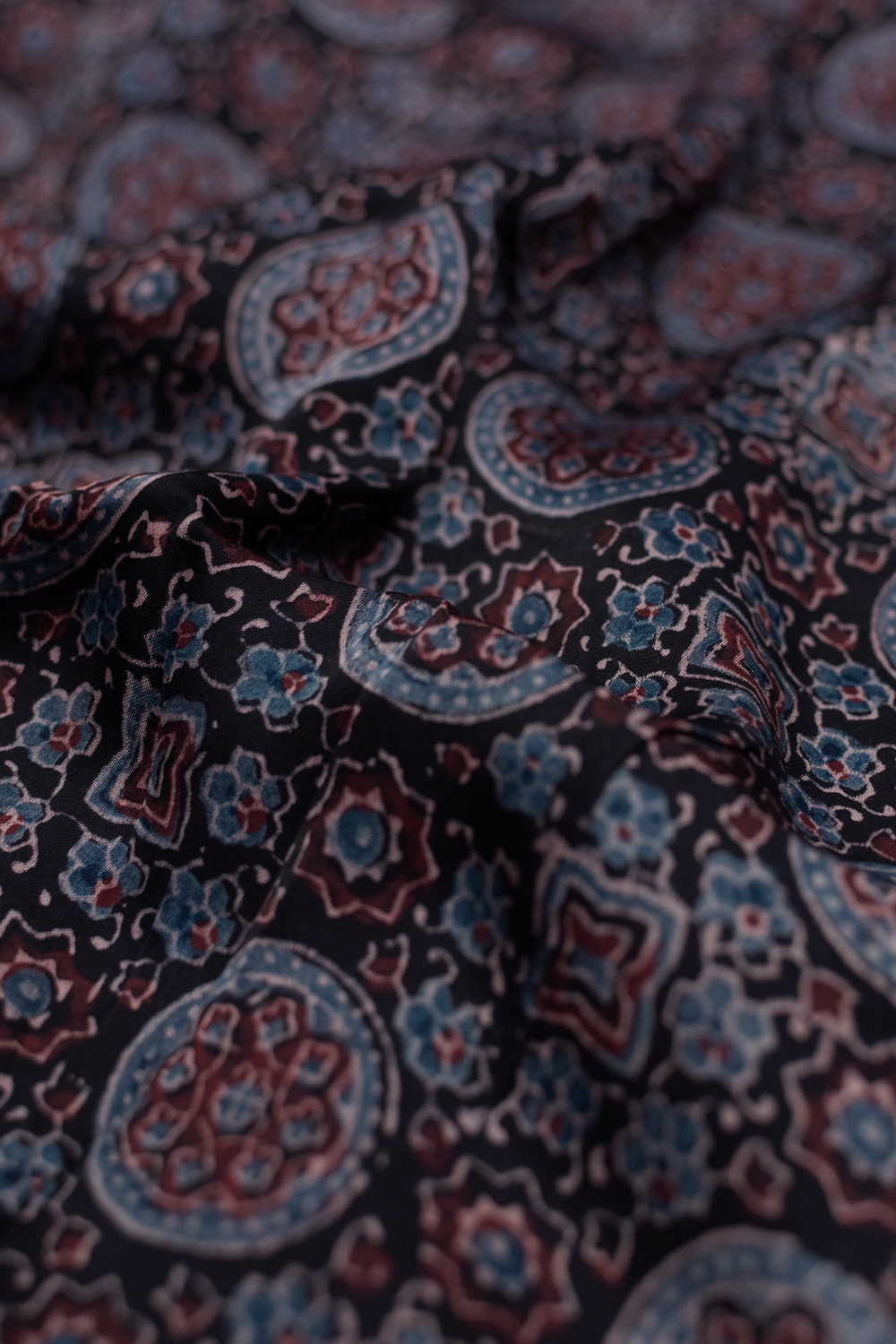 Silk Fabric-Matkatus 