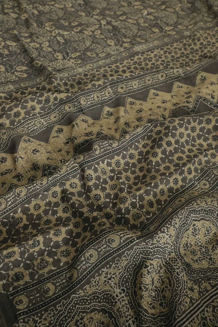 Ajrak Saree-Matkatus