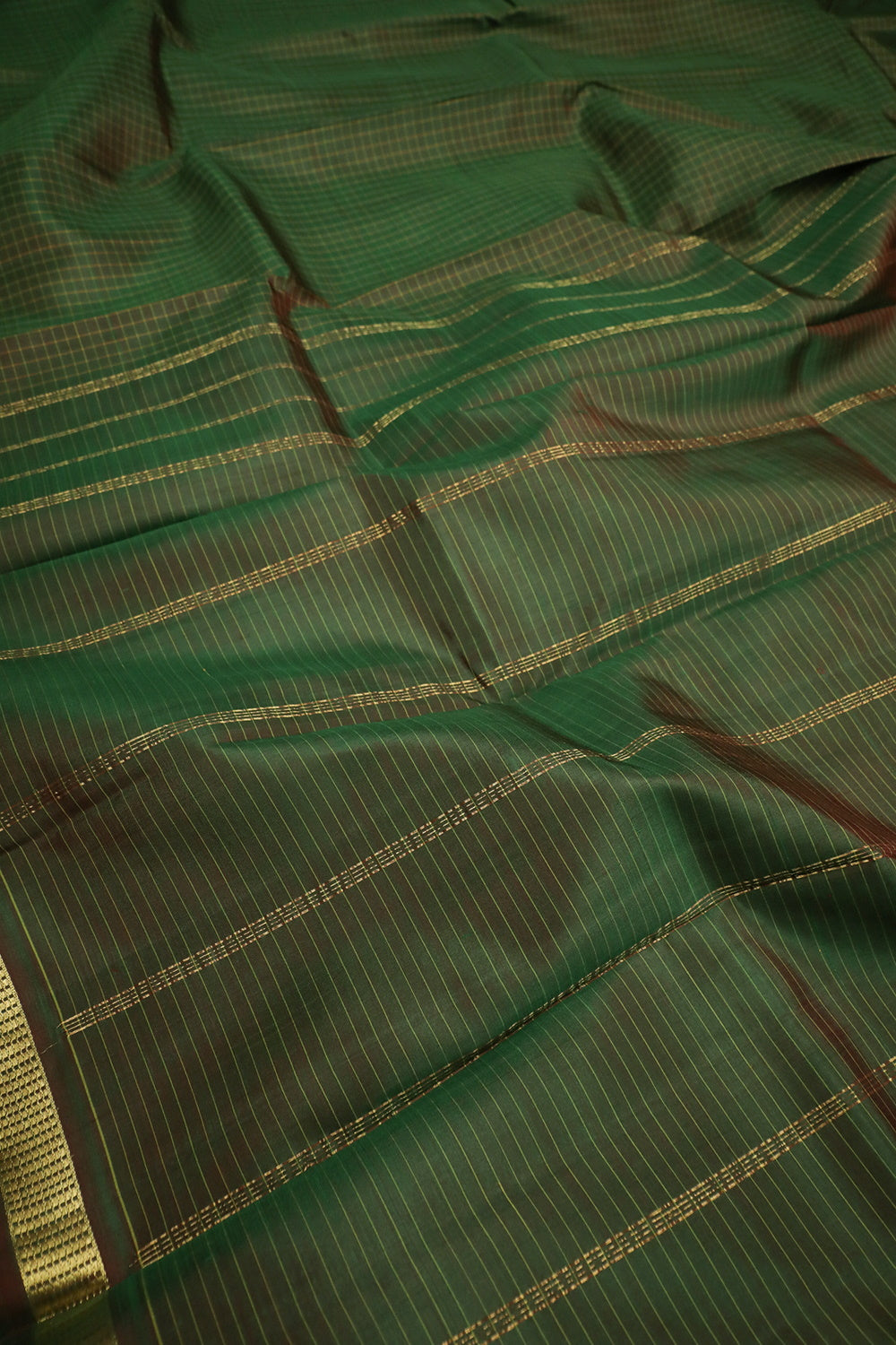 Checkered on Dual Shade Green Handwoven Aarani Silk Saree